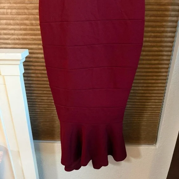 Emerald Sundae Womens Banded Bodycon Dress with v-neckline in burgundy/red - Picture 3 of 6
